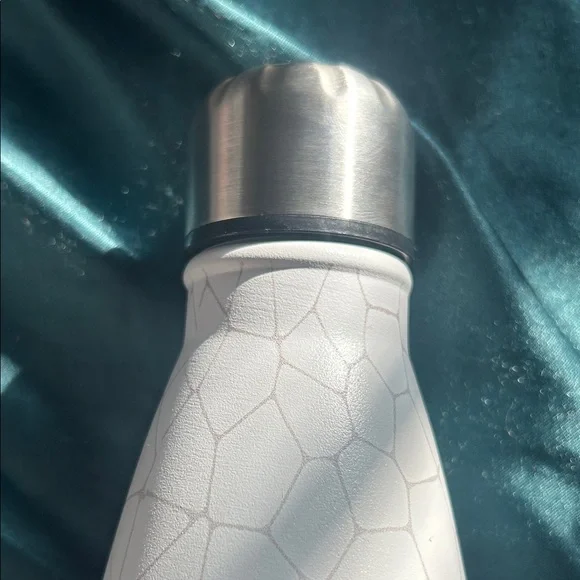 New York Themed Insulated Water Bottle. Prefect for the holidays.The best of NYC - Picture 7 of 16